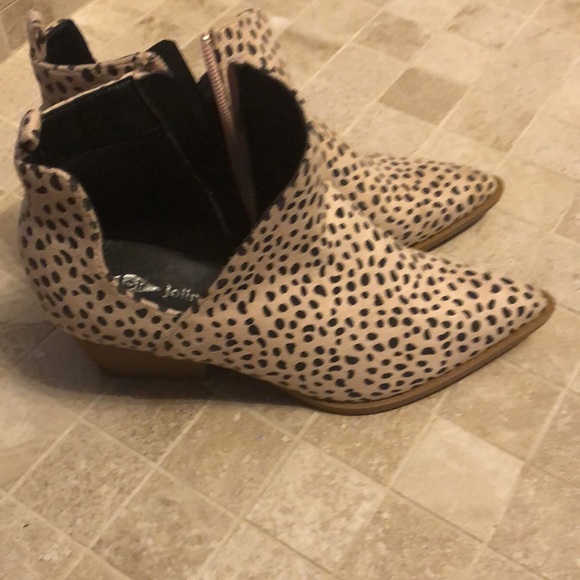 Boots - Picture 3 of 4